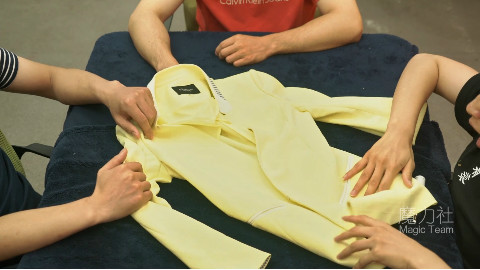 什么?男生竟然是这让看看带女生的私密衣服的,差点笑shi了